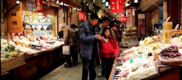 De compras en el mercado de Nishiki De compras en el mercado de Nishiki