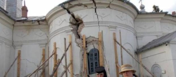 Mănăstirea Rătești, situație deplorabilă! Mănăstirea Rătești, situație deplorabilă!