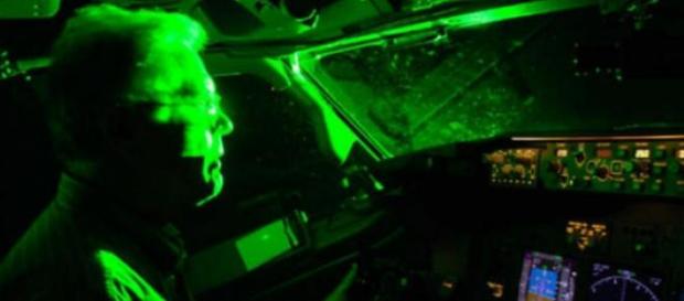 Tani wskaźnik laserowy może spowodować katastrofy Tani wskaźnik laserowy może spowodować katastrofy