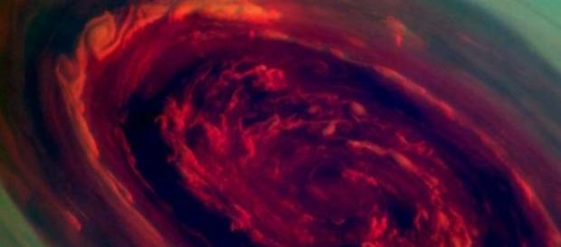 Tormenta con forma de rosa de Saturno Tormenta con forma de rosa de Saturno