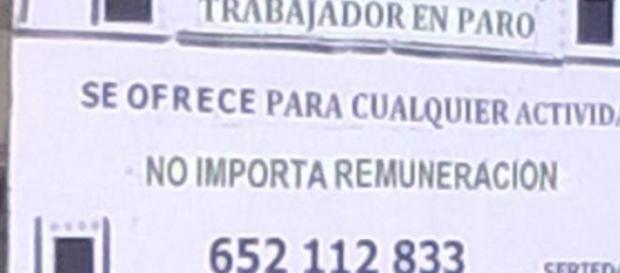 Un trabajador en paro que se ofrece para todo. Un trabajador en paro que se ofrece para todo.