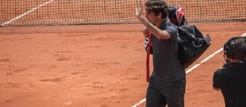 Federer waves goodbye to this year's French Open