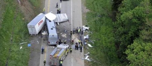 Incidente frontale in Pennsylvania tra bus e tir