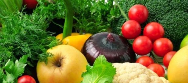 Alcuni tipi di frutta e verdura Alcuni tipi di frutta e verdura