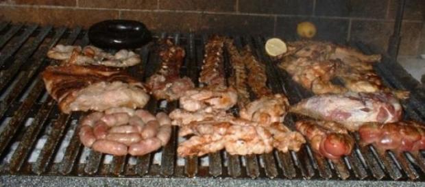 Asado tradicional a la parrilla Asado tradicional a la parrilla