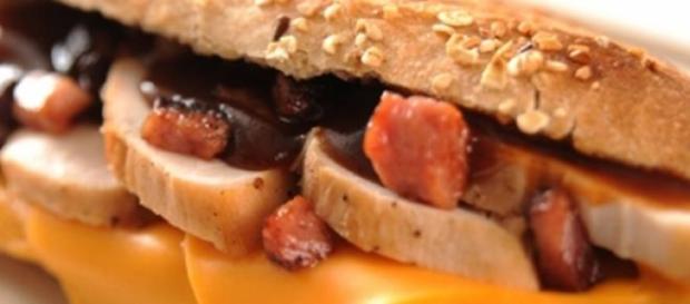 El sandwich de cerdo lo había preparado su abuela El sandwich de cerdo lo había preparado su abuela
