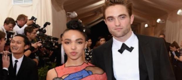 FKA Twigs et Robert Pattinson au Met Gala 2015. FKA Twigs et Robert Pattinson au Met Gala 2015.