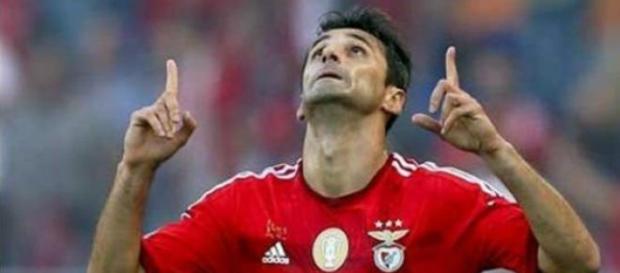 Jonas chegou ao Benfica dispensado pelo Valência. Jonas chegou ao Benfica dispensado pelo Valência.