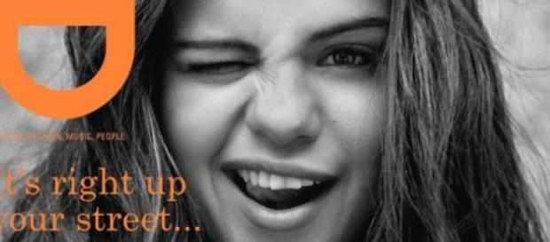 Selena Gomez gosta de estar na ribalta. Selena Gomez gosta de estar na ribalta.