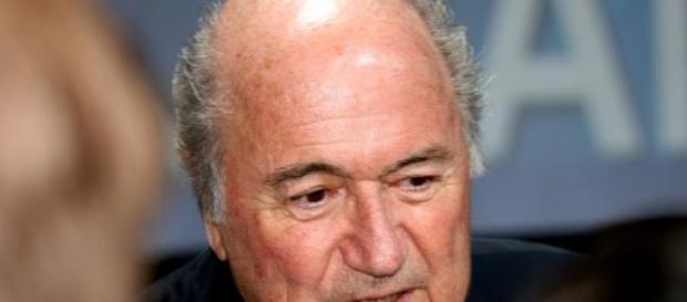 Sepp Blatter podał się do dymisji po 17 latach. Sepp Blatter podał się do dymisji po 17 latach.