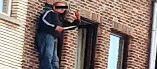 Tanara injunghiata si aruncata de la balcon Tanara injunghiata si aruncata de la balcon