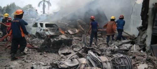 Disastro aereo Medan: C-130 precipita sulla città