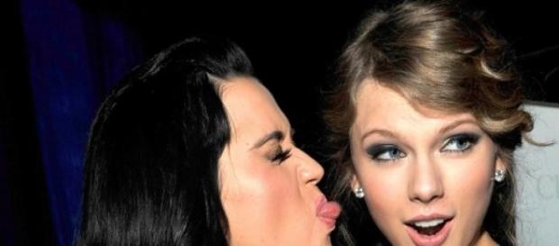As duas cantoras já foram as melhores amigas. As duas cantoras já foram as melhores amigas.
