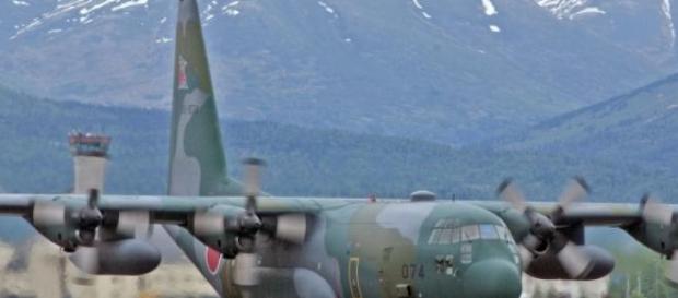 Avion de tip C-130 Hercules Avion de tip C-130 Hercules