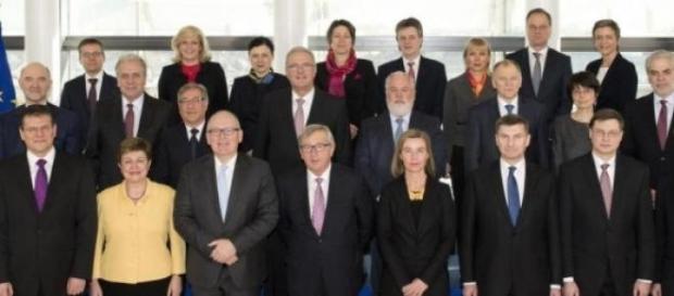 Comisia Europeană caută soluţii pentru greci Comisia Europeană caută soluţii pentru greci