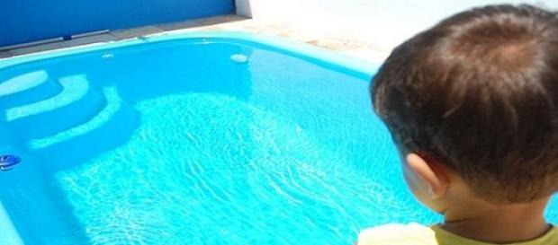 Criança morre de afogamento seco. Criança morre de afogamento seco.