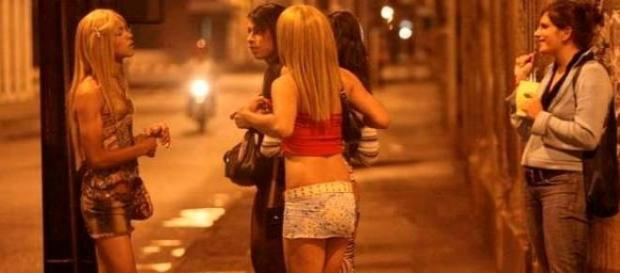 Prostituată de lux acuză un funcţionar român! Prostituată de lux acuză un funcţionar român!