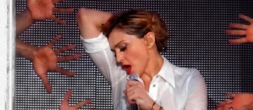 Madonna sempre in voga, arriva col terzo singolo