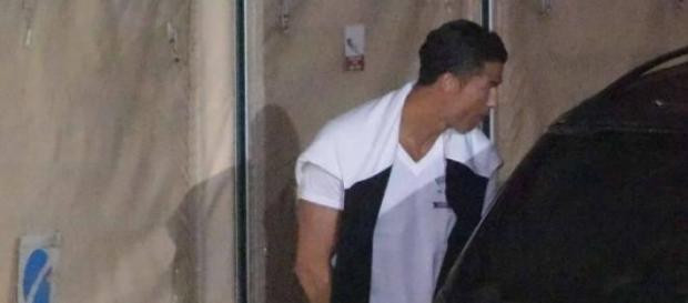 Cristiano Ronaldo surprins de paparazi Cristiano Ronaldo surprins de paparazi