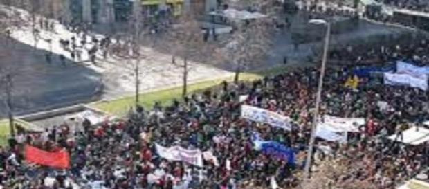 Multitudnaria marcha bajo el lema #NiUnaMenos Multitudnaria marcha bajo el lema #NiUnaMenos