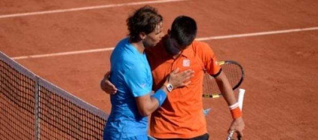 Nadal saluda a Djokovic tras su justo triunfo Nadal saluda a Djokovic tras su justo triunfo