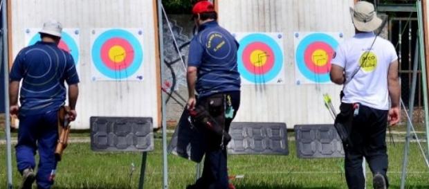 Prática de tiro com arco. Prática de tiro com arco.
