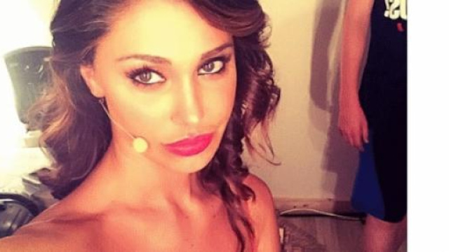 Belen Rodriguez fa flop su Canale 5.