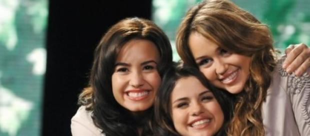 As três foram estrelas no Disney Channel. As três foram estrelas no Disney Channel.