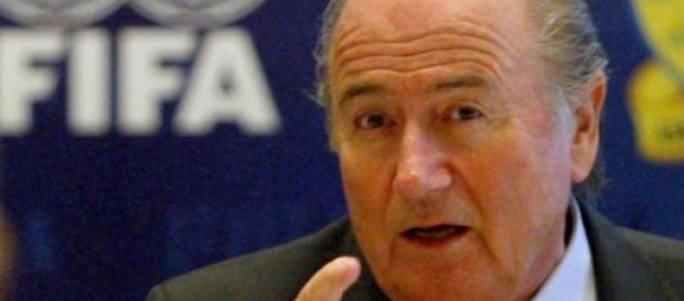 Blatter, renuncia y pólemica Blatter, renuncia y pólemica
