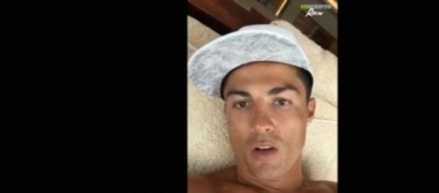 Cristiano Ronaldo publicou o vídeo no Facebook. Cristiano Ronaldo publicou o vídeo no Facebook.
