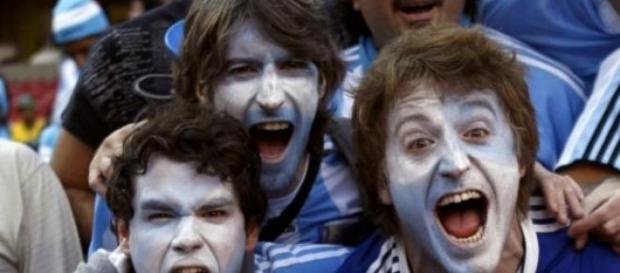 El hincha le aporta su pasión al fútbol El hincha le aporta su pasión al fútbol