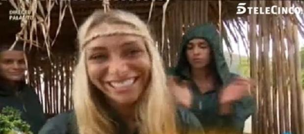 Elisa se fue como vino, con una sonrisa Elisa se fue como vino, con una sonrisa