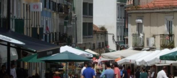 Esplanadas cheias nos restaurantes de Cacilhas. Esplanadas cheias nos restaurantes de Cacilhas.