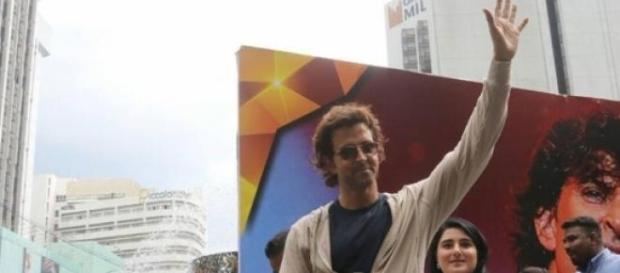 Hrithik Roshan mingles with fans at IIFA 2015. Hrithik Roshan mingles with fans at IIFA 2015.