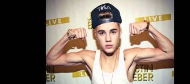 Justin Bieber quer ter mais músculos. Justin Bieber quer ter mais músculos.