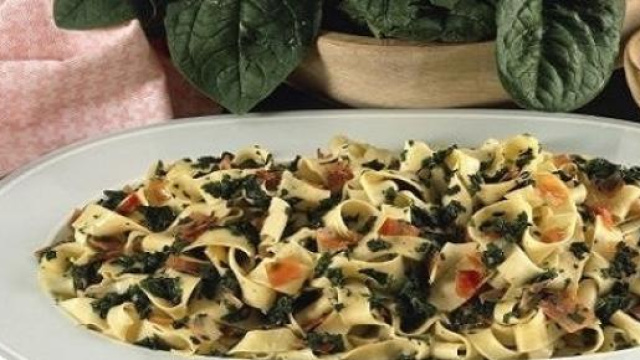 Fettuccine con spinaci e prosciutto