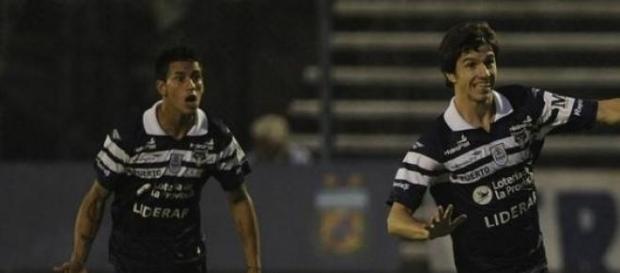 El festejo de los jugadores de Gimnasia El festejo de los jugadores de Gimnasia