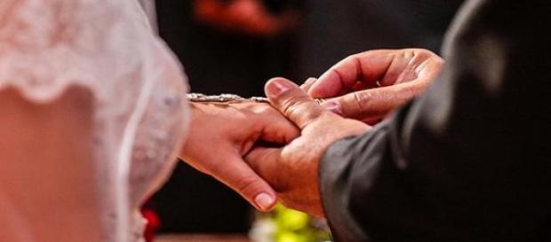 O casamento está marcado para 13 de Junho. O casamento está marcado para 13 de Junho.