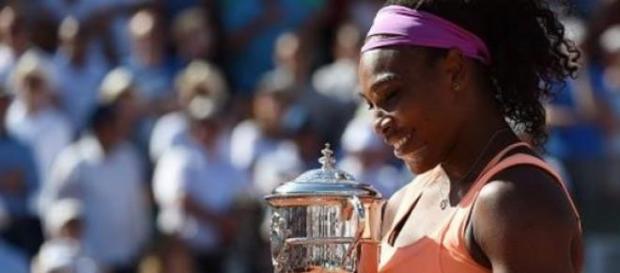 Serena recebe o troféu Suzanne Lenglen. Serena recebe o troféu Suzanne Lenglen.