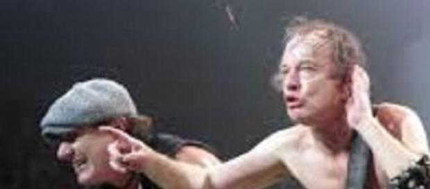 Brian Johnson et Angus Young mettent le feu ! Brian Johnson et Angus Young mettent le feu !