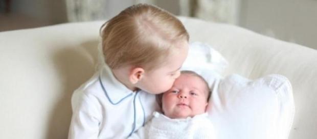 Foto da princesa Charlotte e do príncipe George Foto da princesa Charlotte e do príncipe George