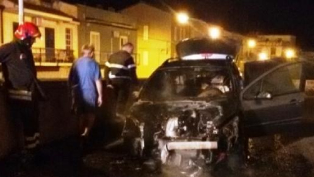 L'auto di un pensionato incendiata a Noto