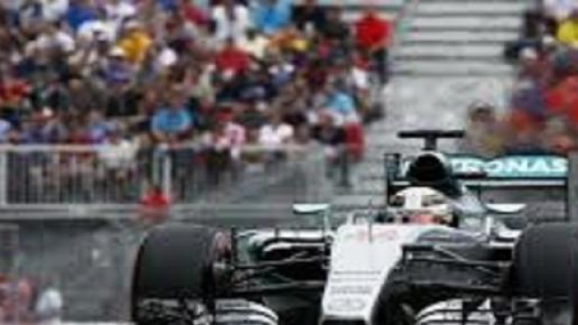 Una delle due inarrestabili Mercedes