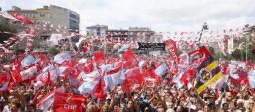 President Erdogan's AKP loses majority 
