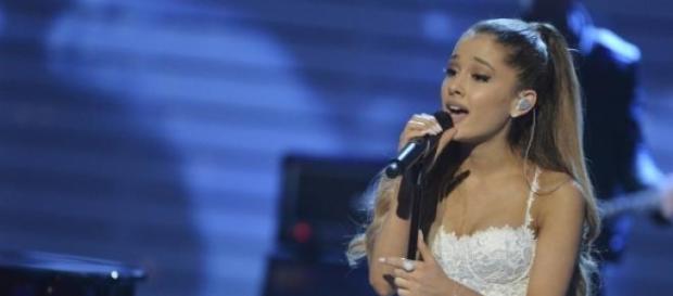 Ariana Grande diz que não é propriedade de ninguém Ariana Grande diz que não é propriedade de ninguém