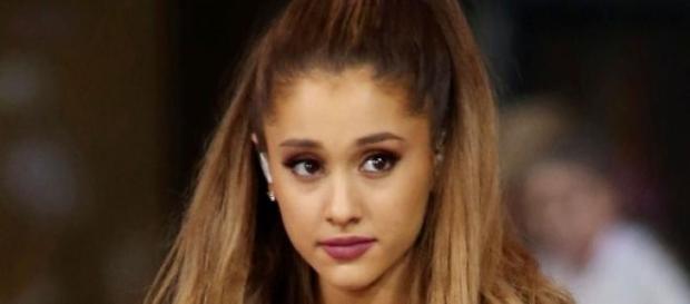 Ariana Grande se mete en problemas Ariana Grande se mete en problemas