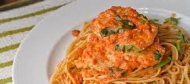 Linguine in salsa di peperoni rossi Linguine in salsa di peperoni rossi
