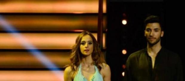 Rumba foi a dança escolhida pelo par. Rumba foi a dança escolhida pelo par.