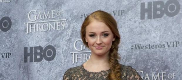 Sophie Turner bald in Outlander? Sophie Turner bald in Outlander?