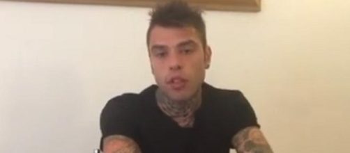 Fedez nel video pubblicato su Facebook